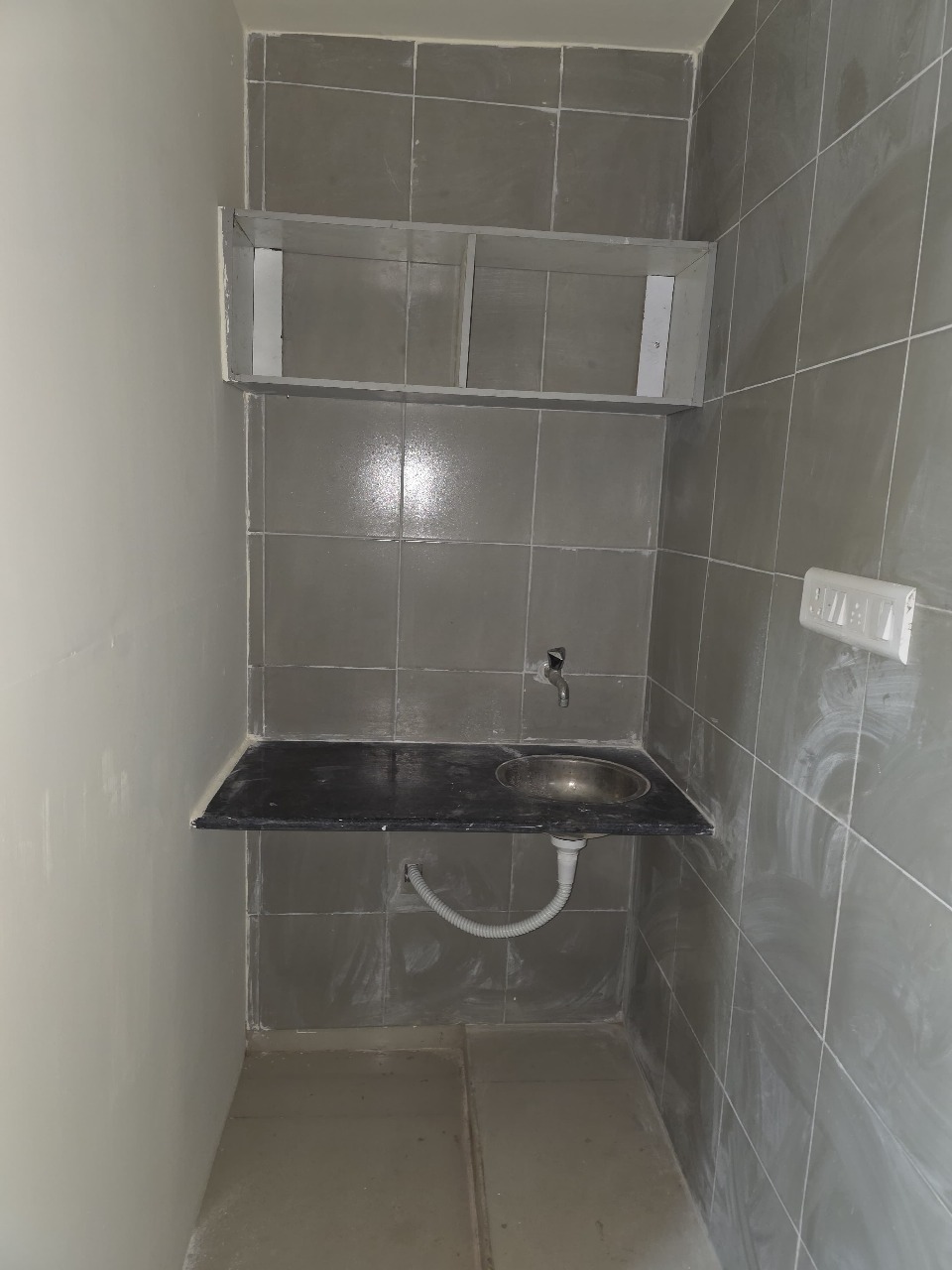 Office 1397 Sq. Ft. Commercial Office for Rent in Makarba Ahmedabad - Media 7