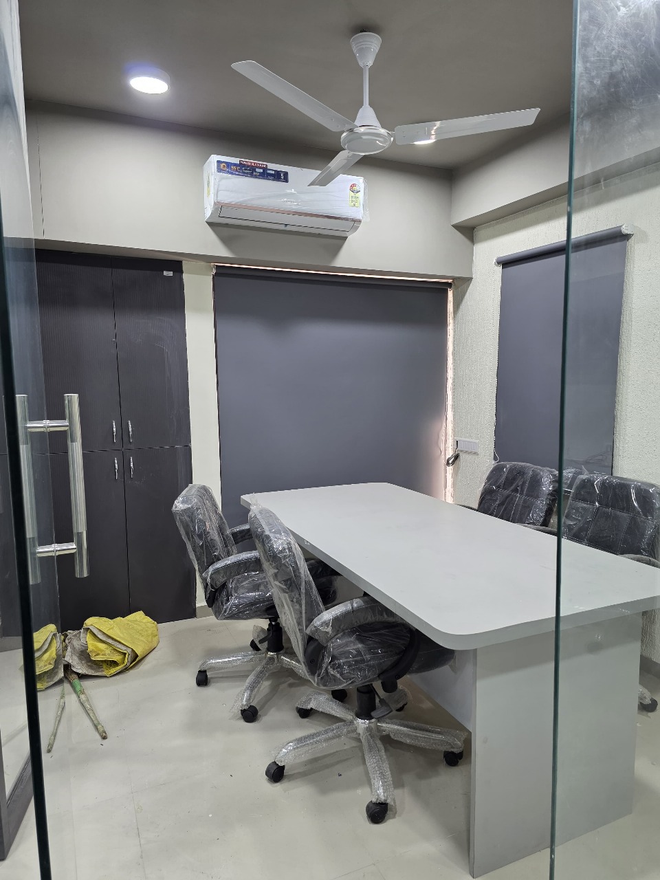 Office 1397 Sq. Ft. Commercial Office for Rent in Makarba Ahmedabad - Media 9