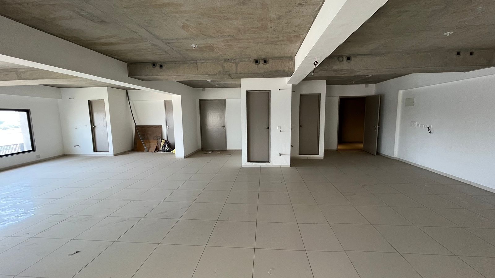Office 2320 Sq. Ft. Commercial Office for Sale in Ashram Road Ahmedabad - Media 4