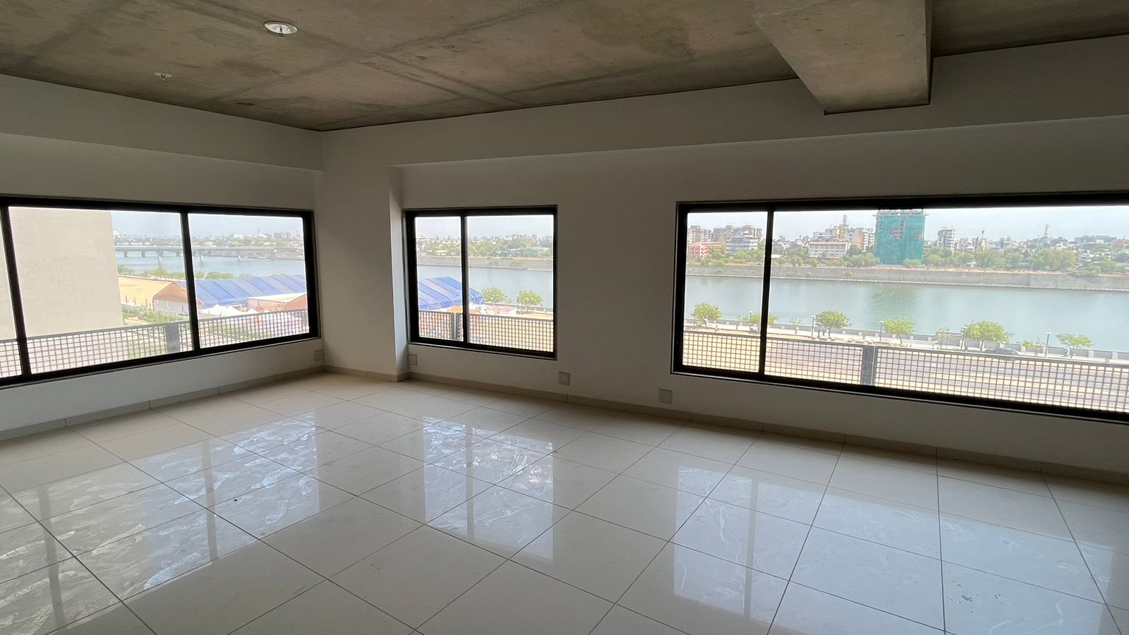 Office 2320 Sq. Ft. Commercial Office for Sale in Ashram Road Ahmedabad - Media 7