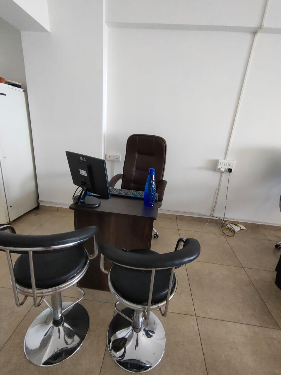 Office 795 Sq. Ft. Commercial Office for Rent in Thaltej Ahmedabad - Media 4
