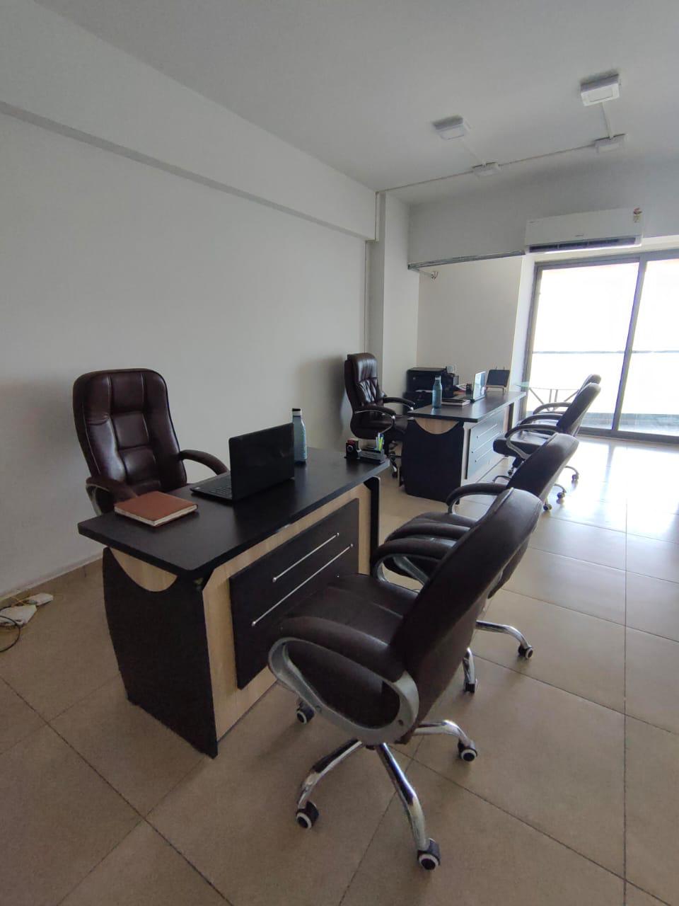 Office 795 Sq. Ft. Commercial Office for Rent in Thaltej Ahmedabad - Media 8