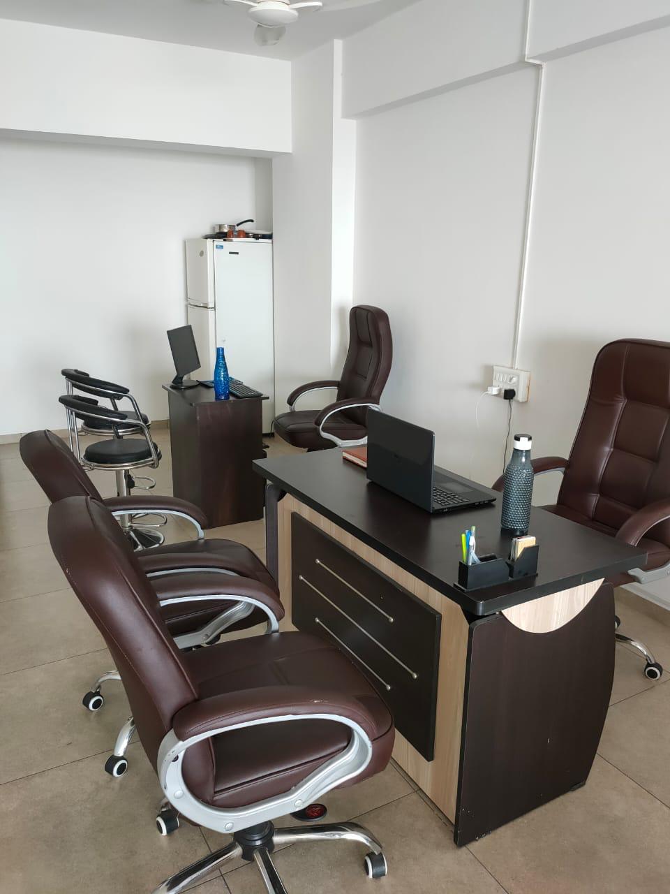 Office 795 Sq. Ft. Commercial Office for Rent in Thaltej Ahmedabad - Media 12