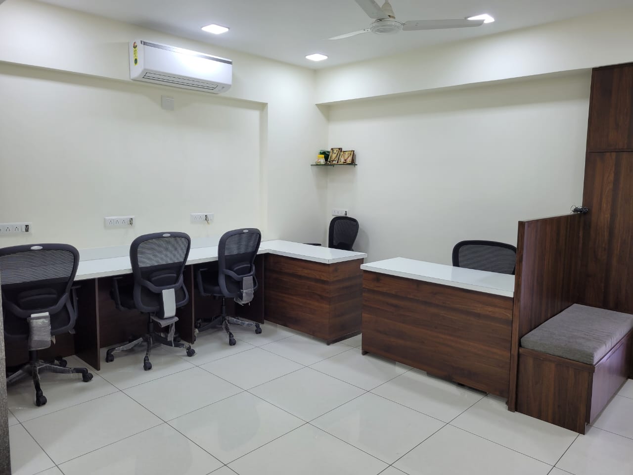 Office 686 Sq. Ft. Commercial Office for Rent in Gulbai Tekra Ahmedabad - Media 3