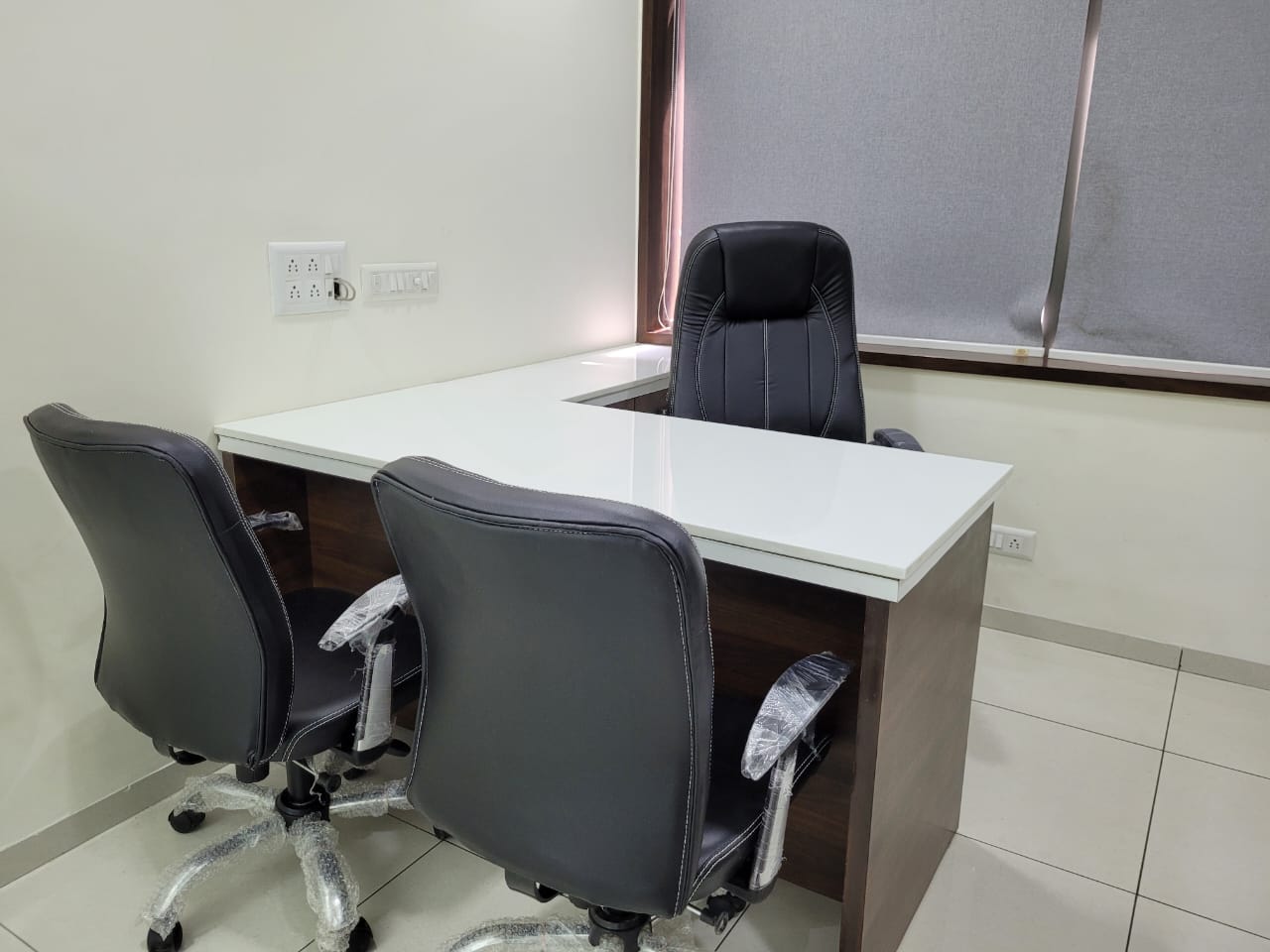 Office 686 Sq. Ft. Commercial Office for Rent in Gulbai Tekra Ahmedabad - Media 4