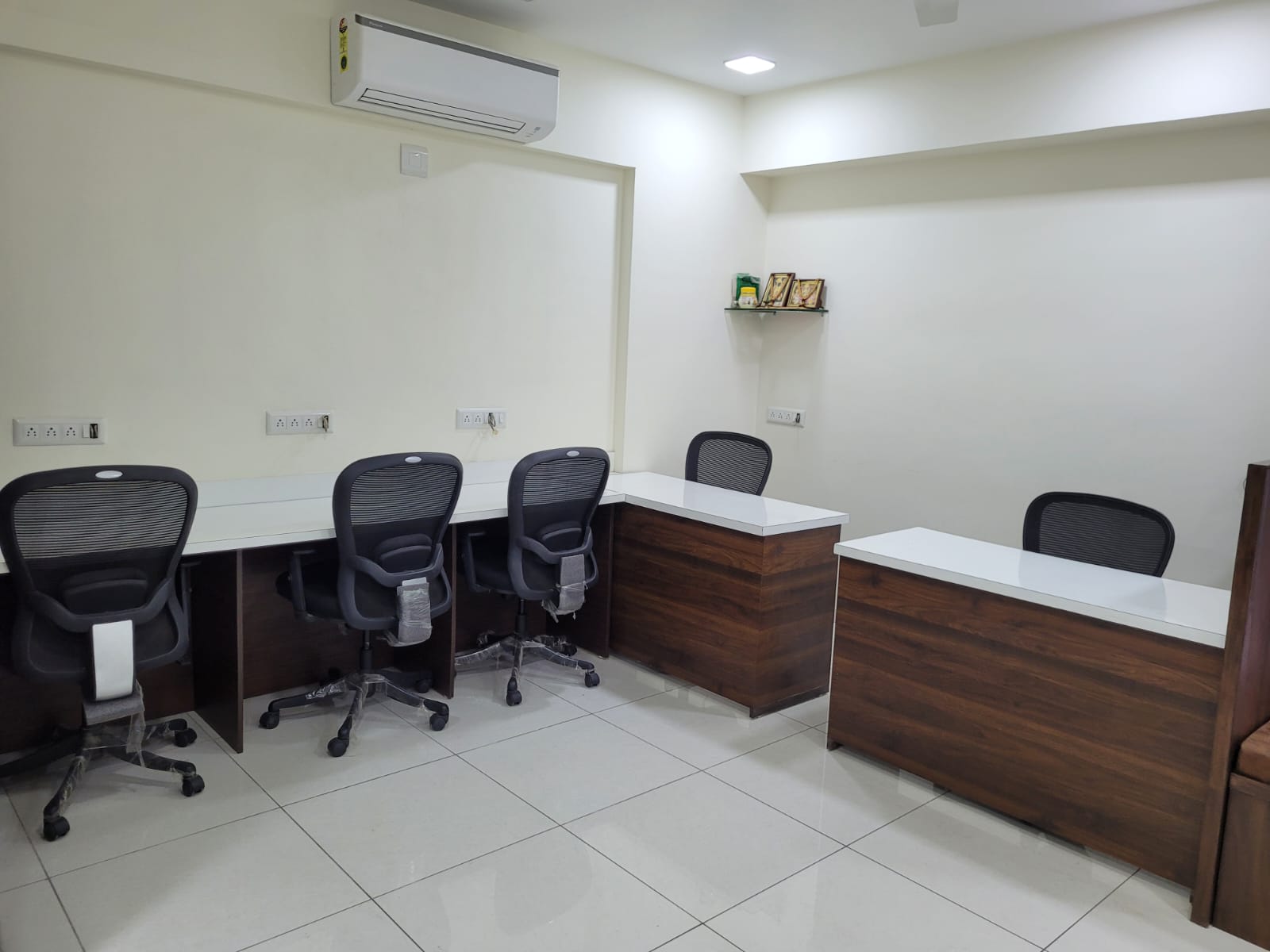 Office 686 Sq. Ft. Commercial Office for Rent in Gulbai Tekra Ahmedabad - Media 6