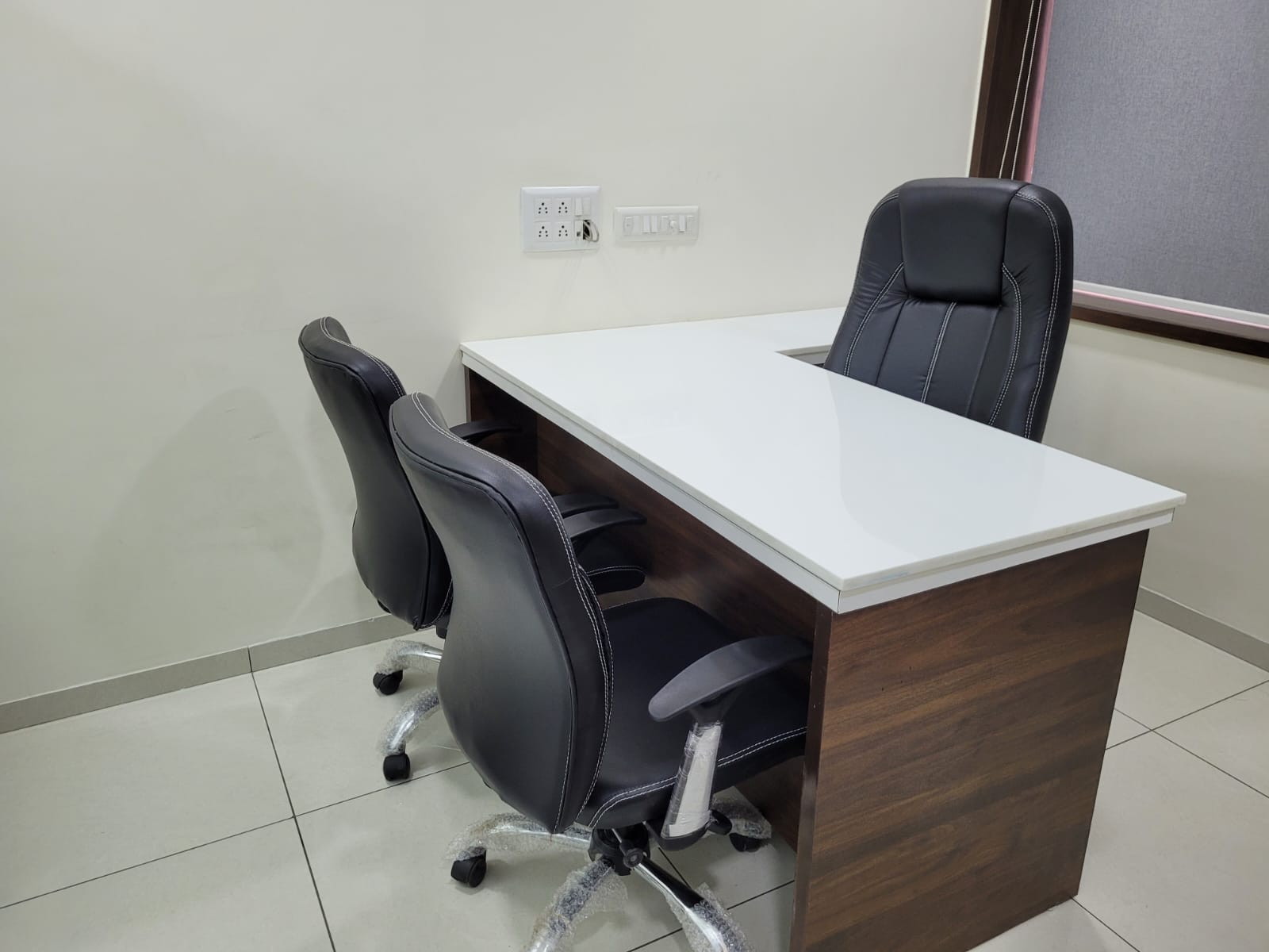 Office 686 Sq. Ft. Commercial Office for Rent in Gulbai Tekra Ahmedabad - Media 10