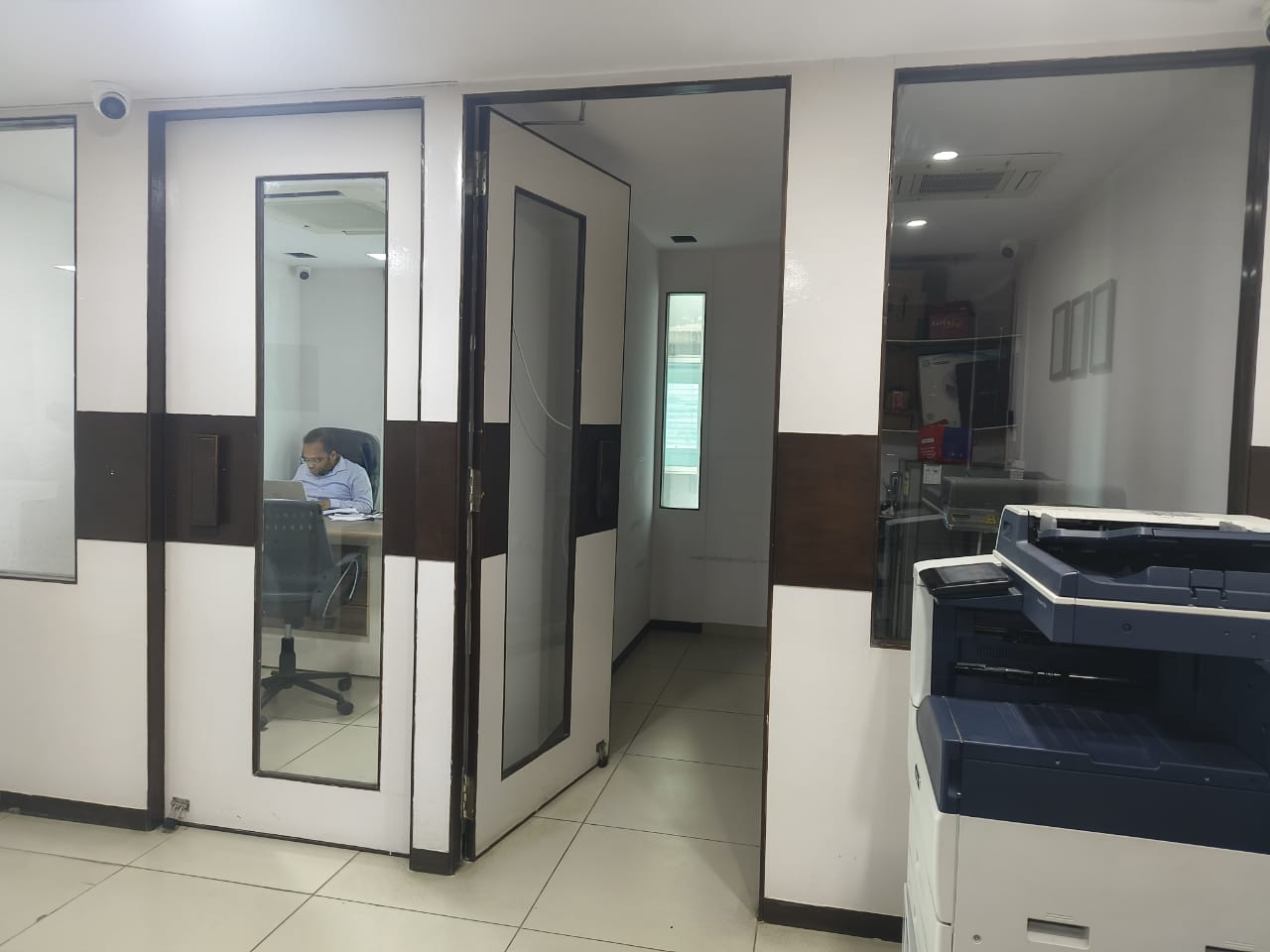 Office 1580 Sq. Ft. Commercial Office for Sale in Sg Highway Ahmedabad