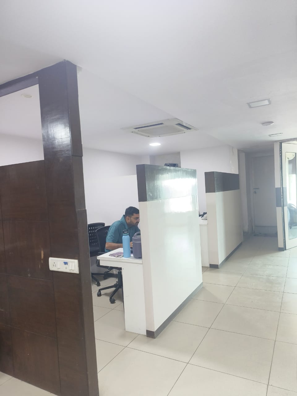 Office 1580 Sq. Ft. Commercial Office for Sale in Sg Highway Ahmedabad - Media 4