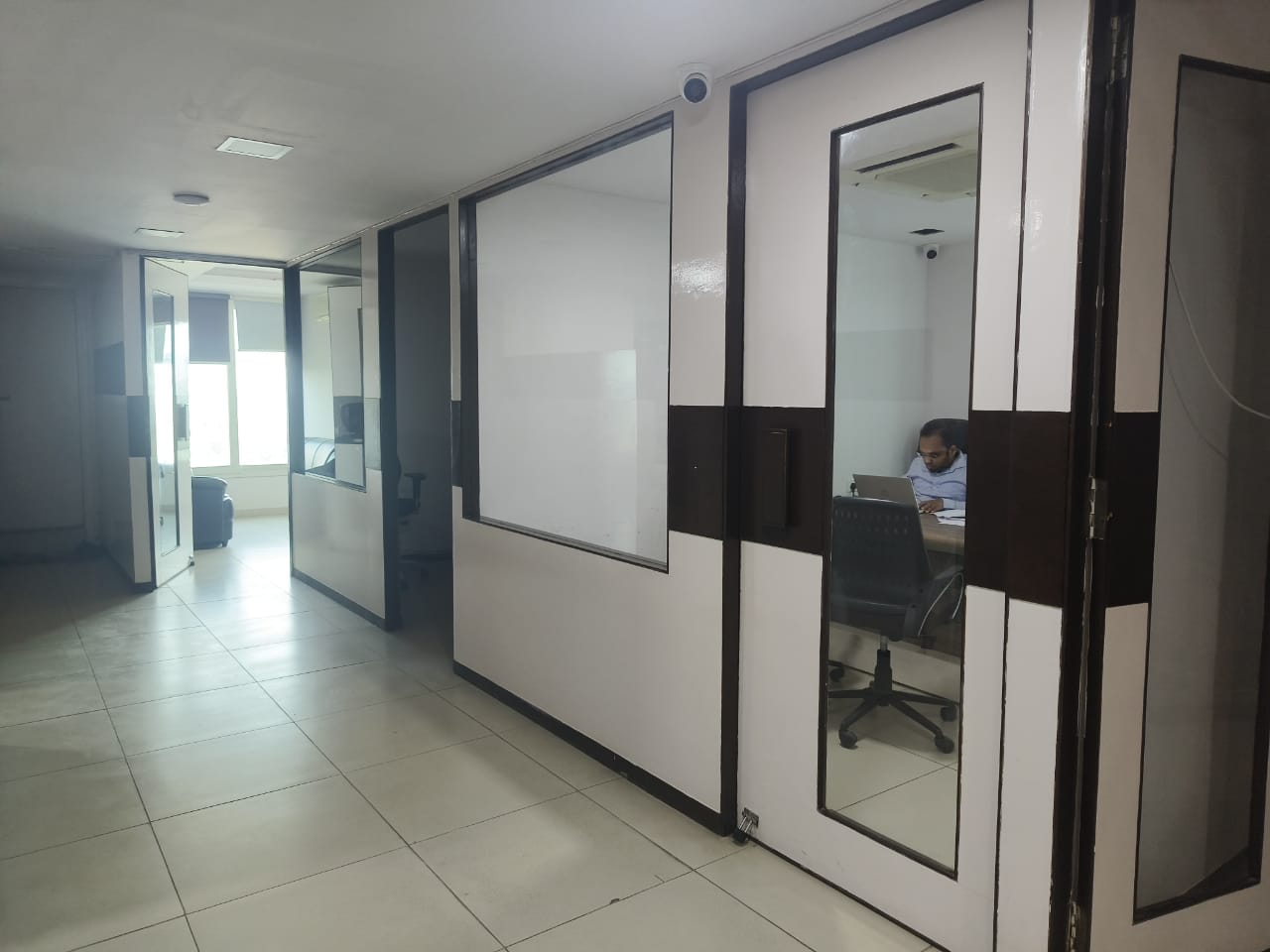 Office 1580 Sq. Ft. Commercial Office for Sale in Sg Highway Ahmedabad - Media 5