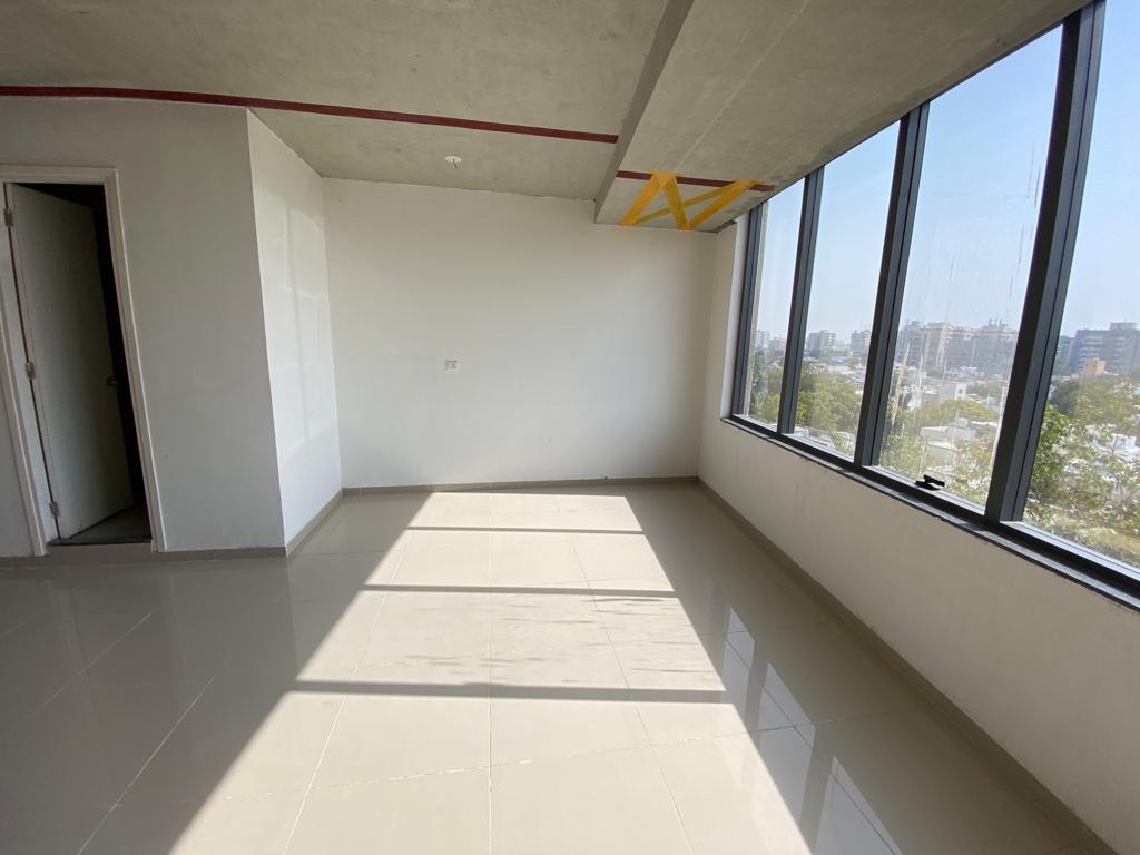 Office 700 Sq. Ft. Commercial Office for Rent in Vastrapur Ahmedabad - Media 5