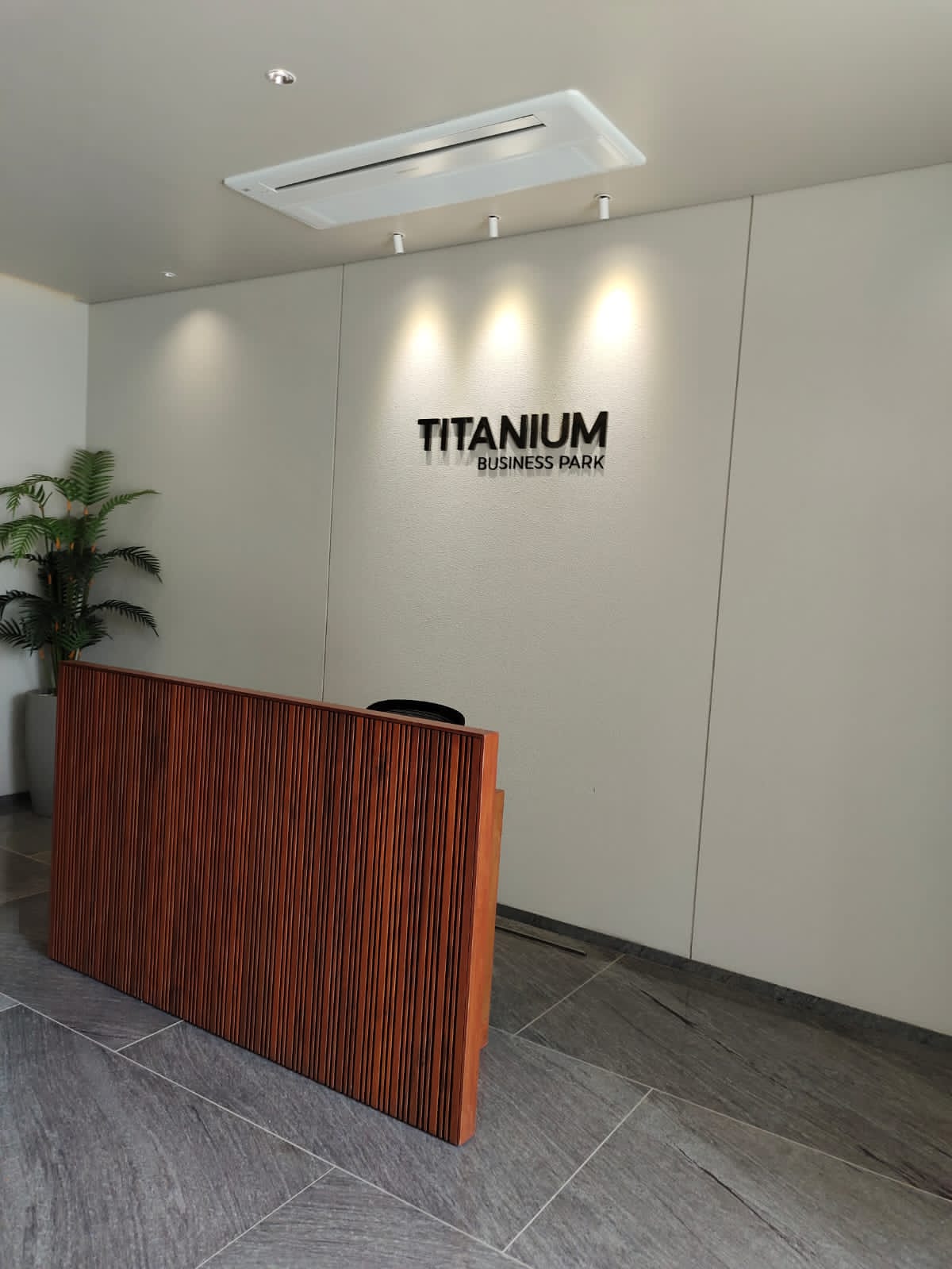 Office 565 Sq. Ft. Commercial Office for Rent in Prahladnagar Ahmedabad - Media 4
