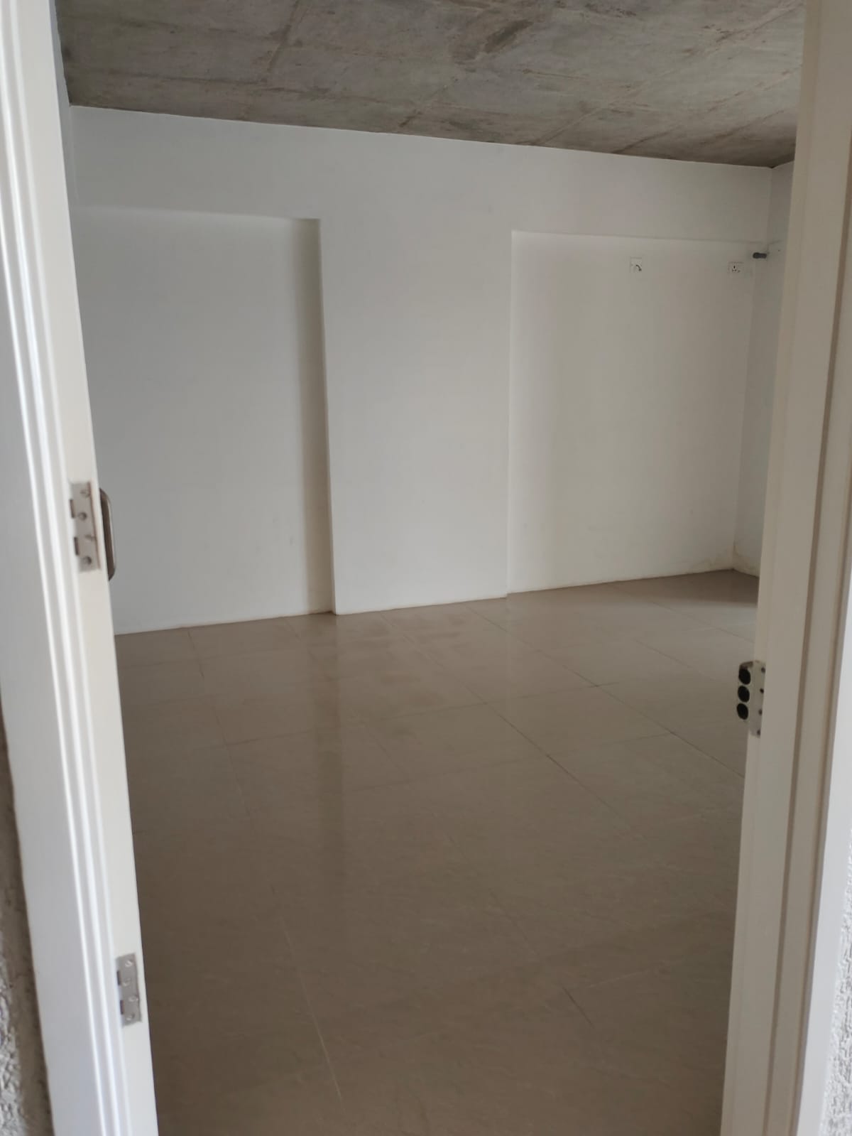 Office 565 Sq. Ft. Commercial Office for Rent in Prahladnagar Ahmedabad - Media 5