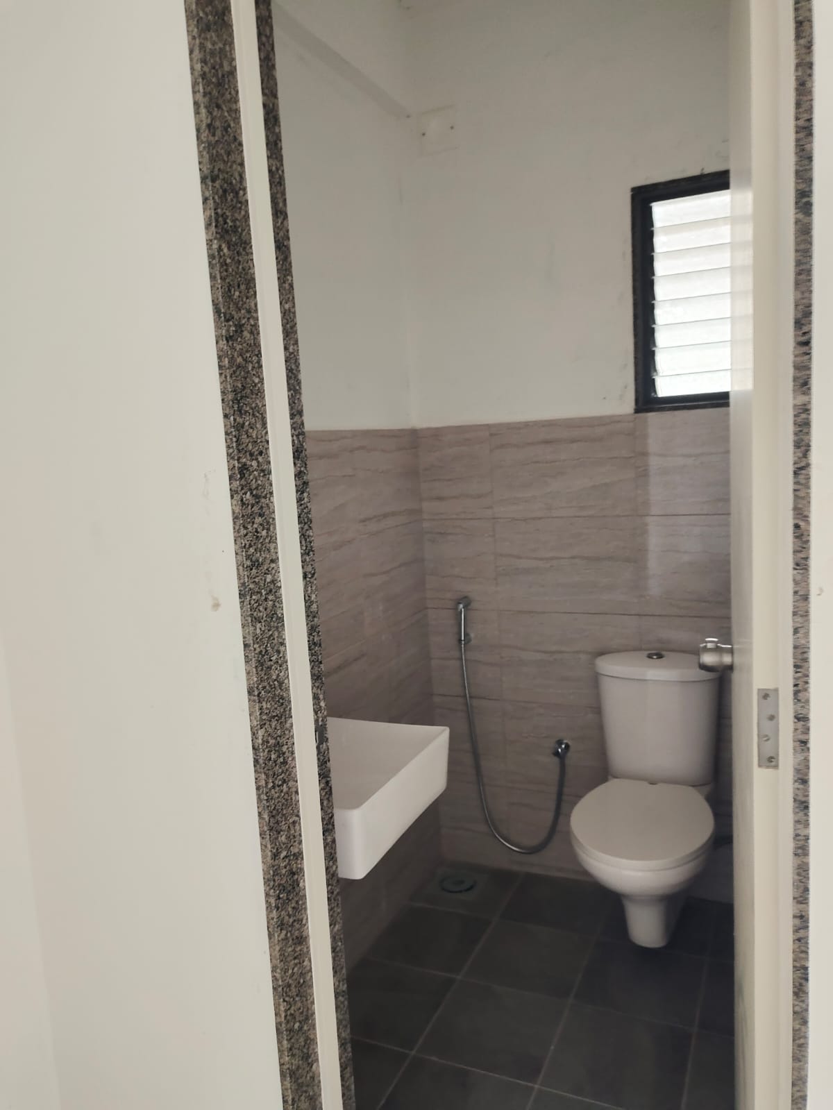 Office 565 Sq. Ft. Commercial Office for Rent in Prahladnagar Ahmedabad - Media 7