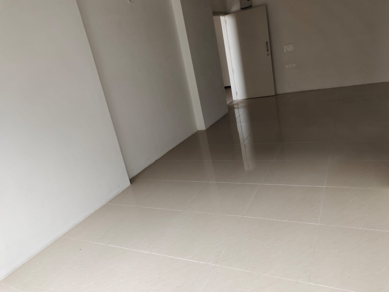 Office 565 Sq. Ft. Commercial Office for Rent in Prahladnagar Ahmedabad - Media 8