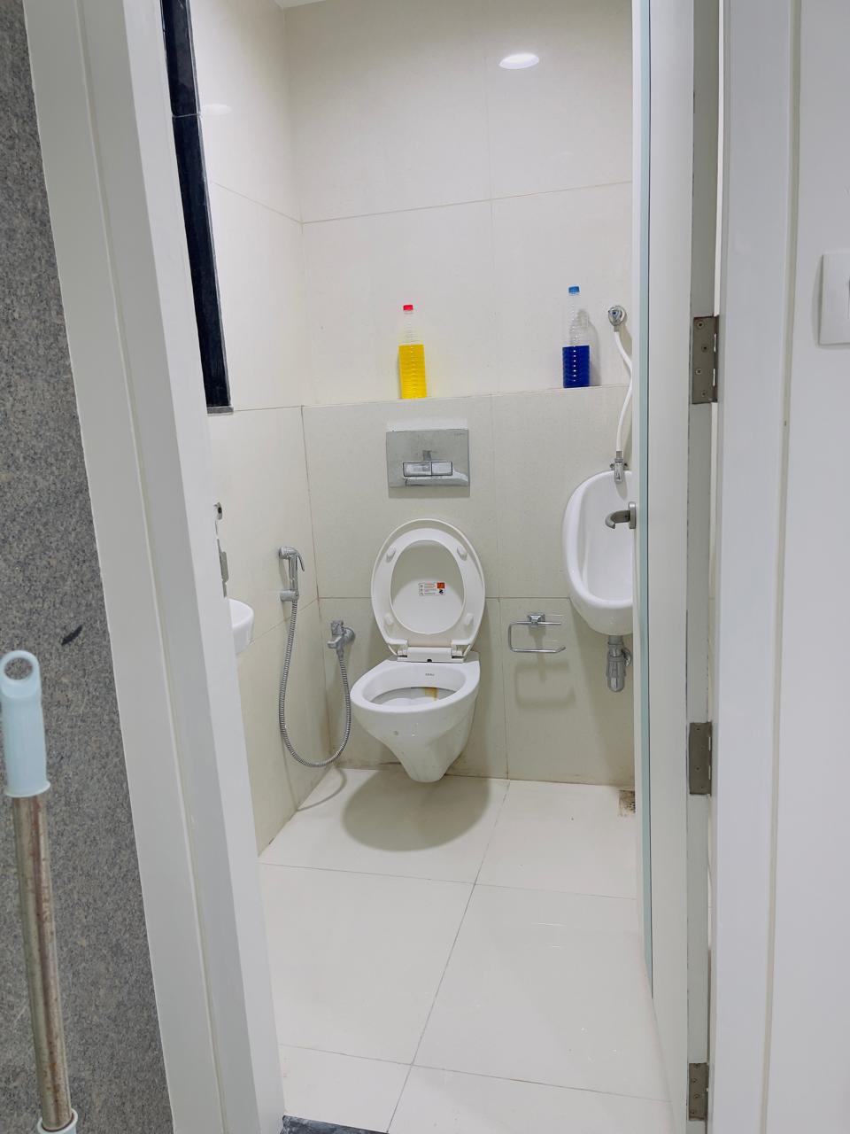 Office 981 Sq. Ft. Commercial Office for Sale in Jagatpur Ahmedabad - Media 8