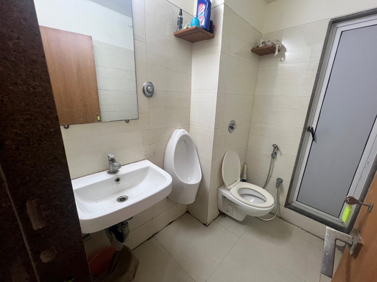 Showroom 869 Sq. Ft. Showroom Second Floor for Sale in Satellite Ahmedabad - Media 4