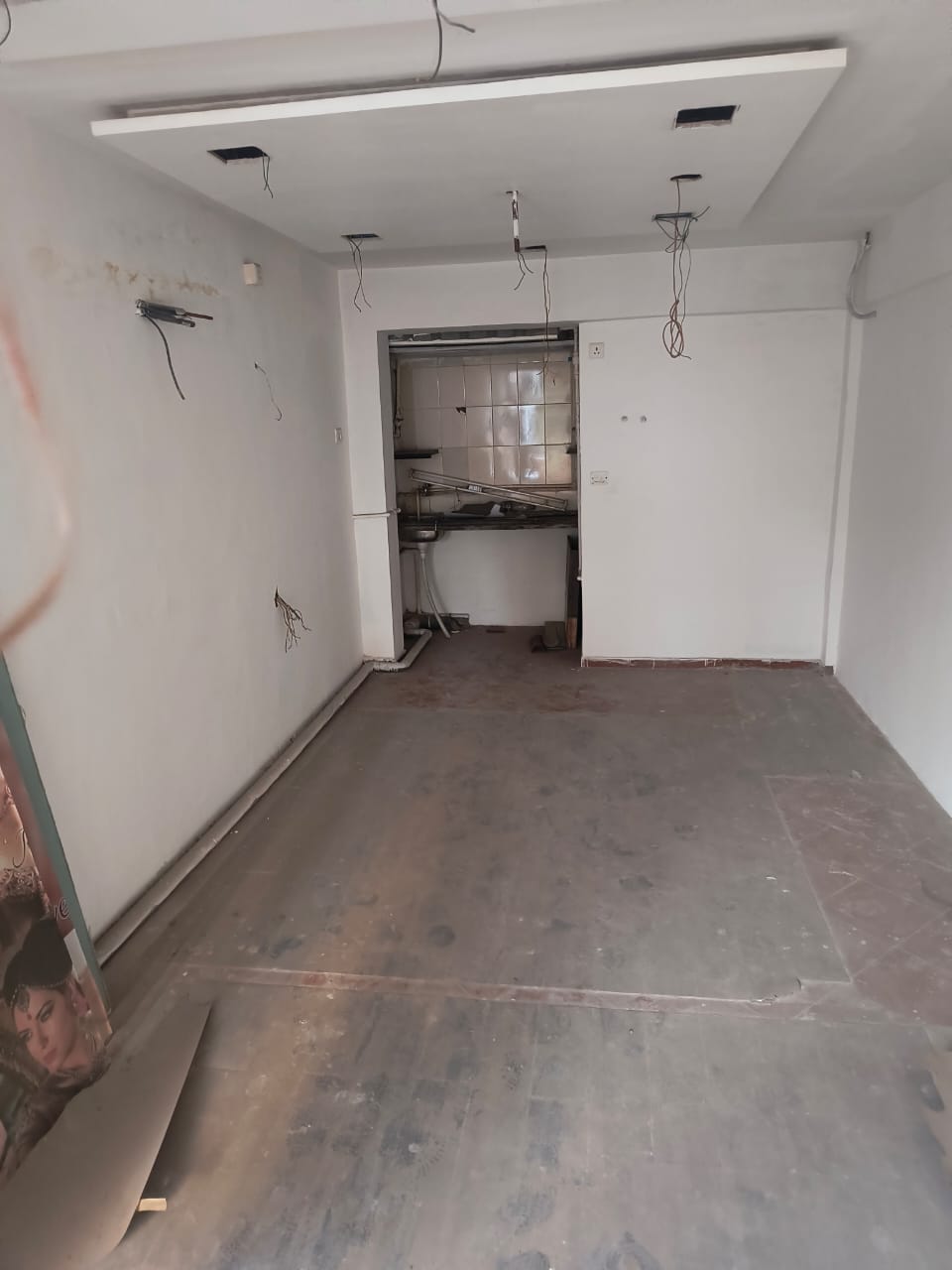 Shop 300 Sq. Ft. Commercial Showroom for Rent in Vastrapur Ahmedabad - Media 3