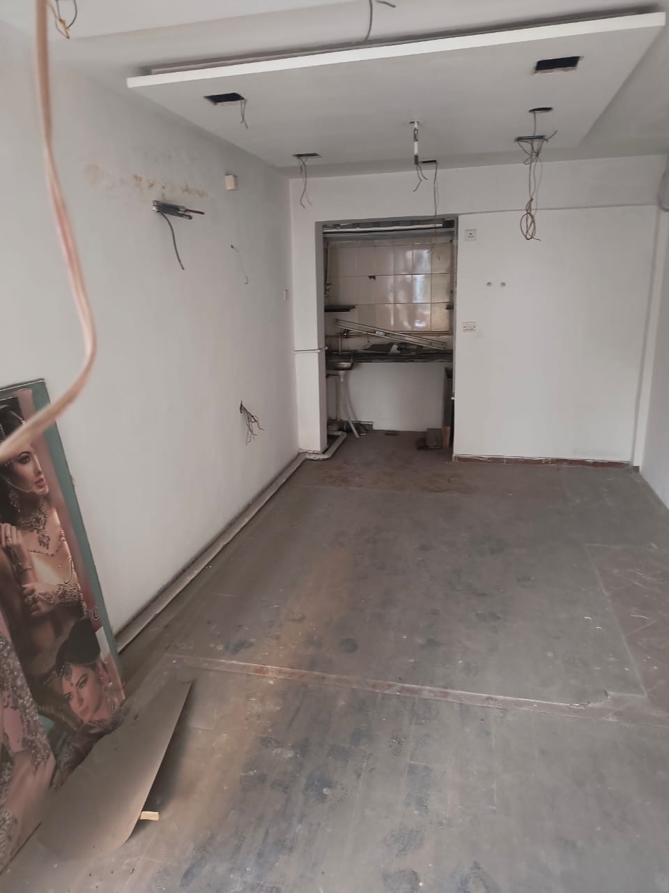 Shop 300 Sq. Ft. Commercial Showroom for Rent in Vastrapur Ahmedabad - Media 4