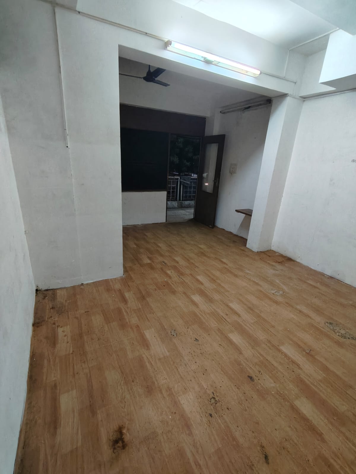 Shop 545 Sq. Ft. Commercial Showroom for Rent in Sola Ahmedabad - Media 3
