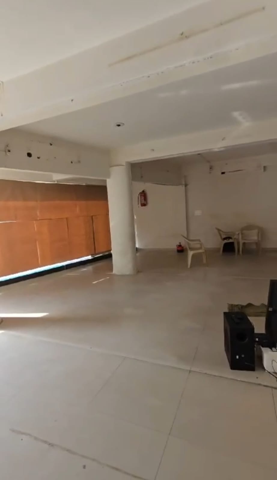 Showroom 950 Sq. Ft. Showroom First Floor for Sale in Vastrapur Ahmedabad