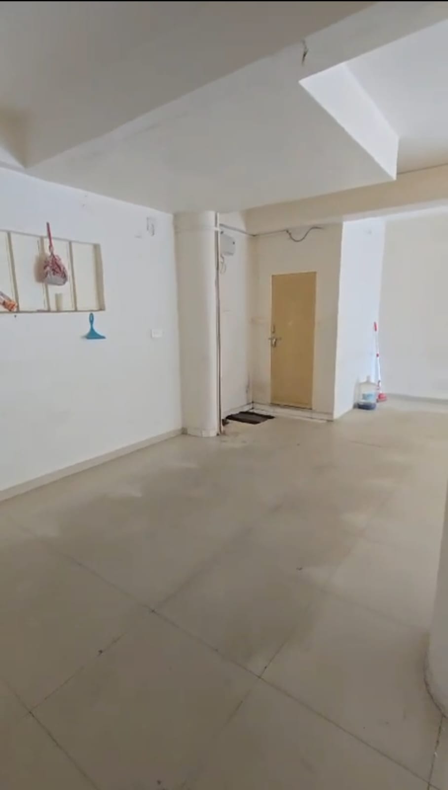 Showroom 950 Sq. Ft. Showroom First Floor for Sale in Vastrapur Ahmedabad - Media 4