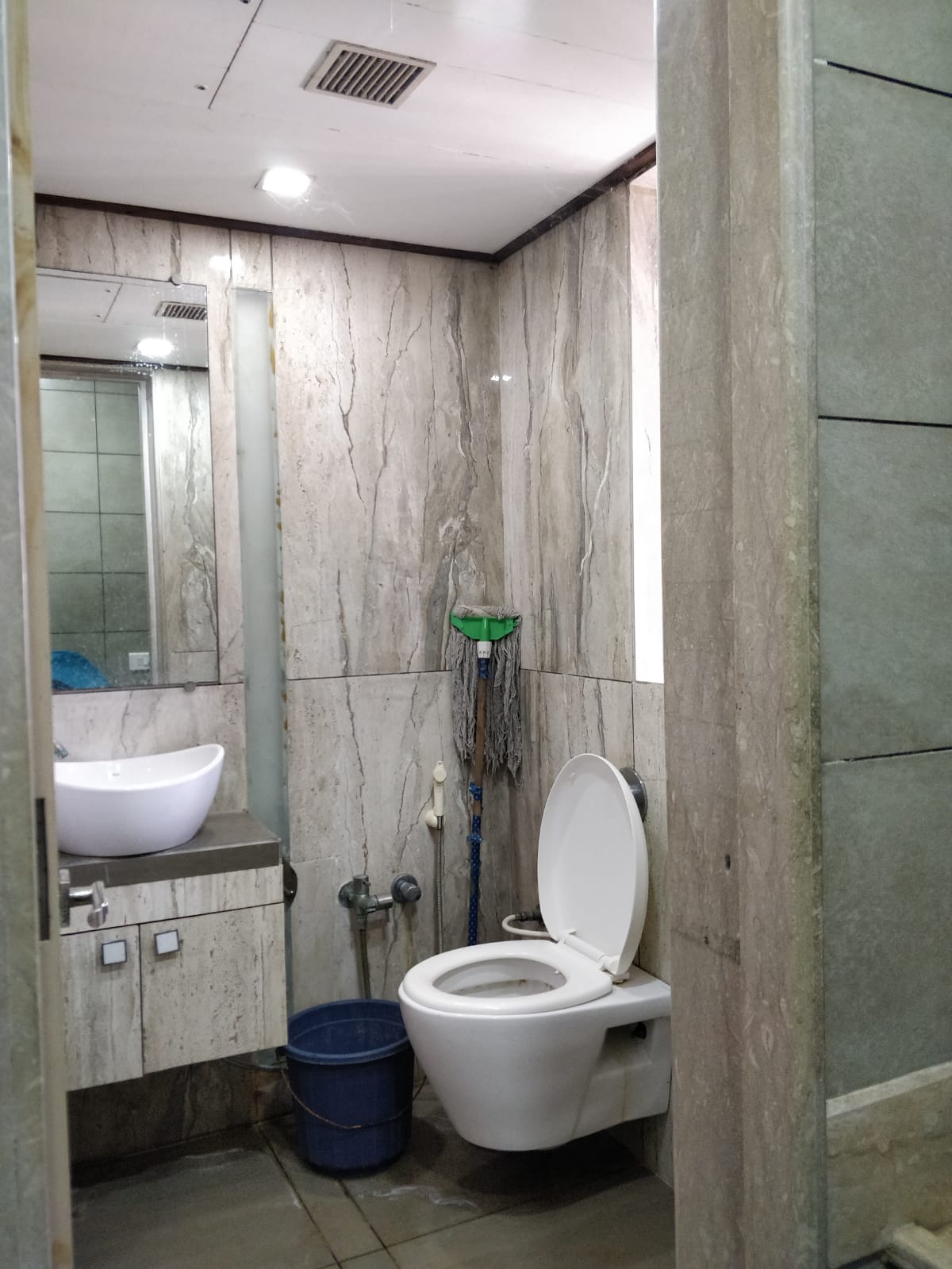 Office 1100 Sq. Ft. Commercial Office for Rent in Prahladnagar Ahmedabad - Media 7