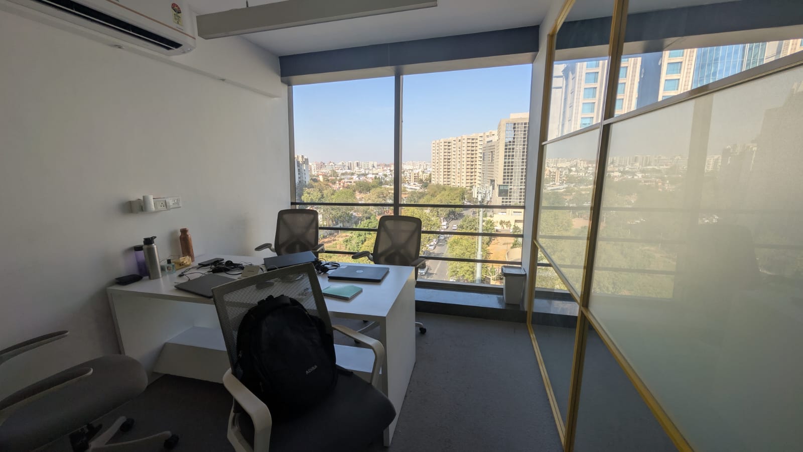 Office 1400 Sq. Ft. Commercial Office for Rent in Vastrapur Ahmedabad