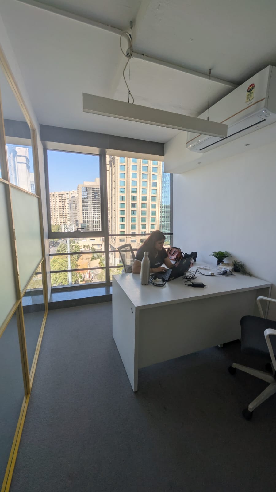 Office 1400 Sq. Ft. Commercial Office for Rent in Vastrapur Ahmedabad - Media 2