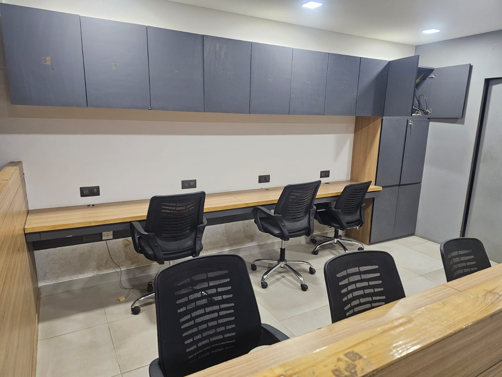 Office 1540 Sq. Ft. Commercial Office for Rent in Rajpath Rangoli Road Ahmedabad - Media 3