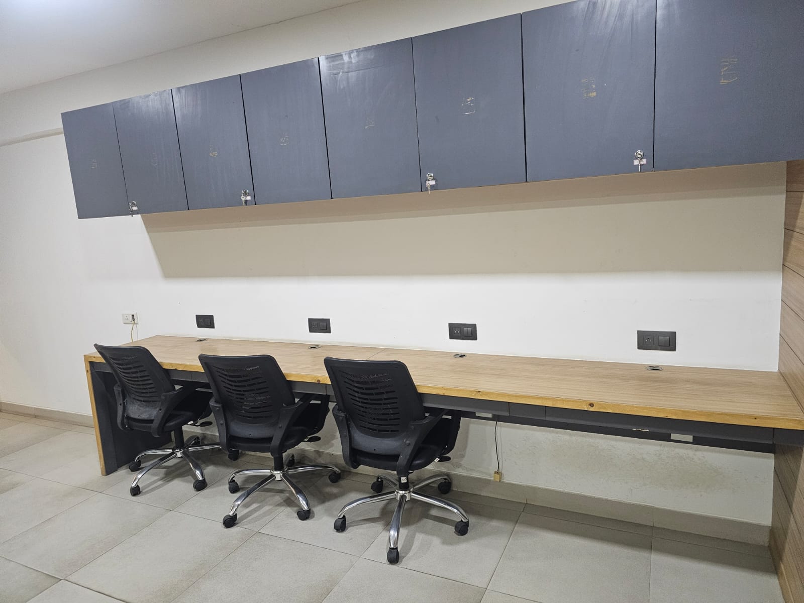Office 1540 Sq. Ft. Commercial Office for Rent in Rajpath Rangoli Road Ahmedabad - Media 11