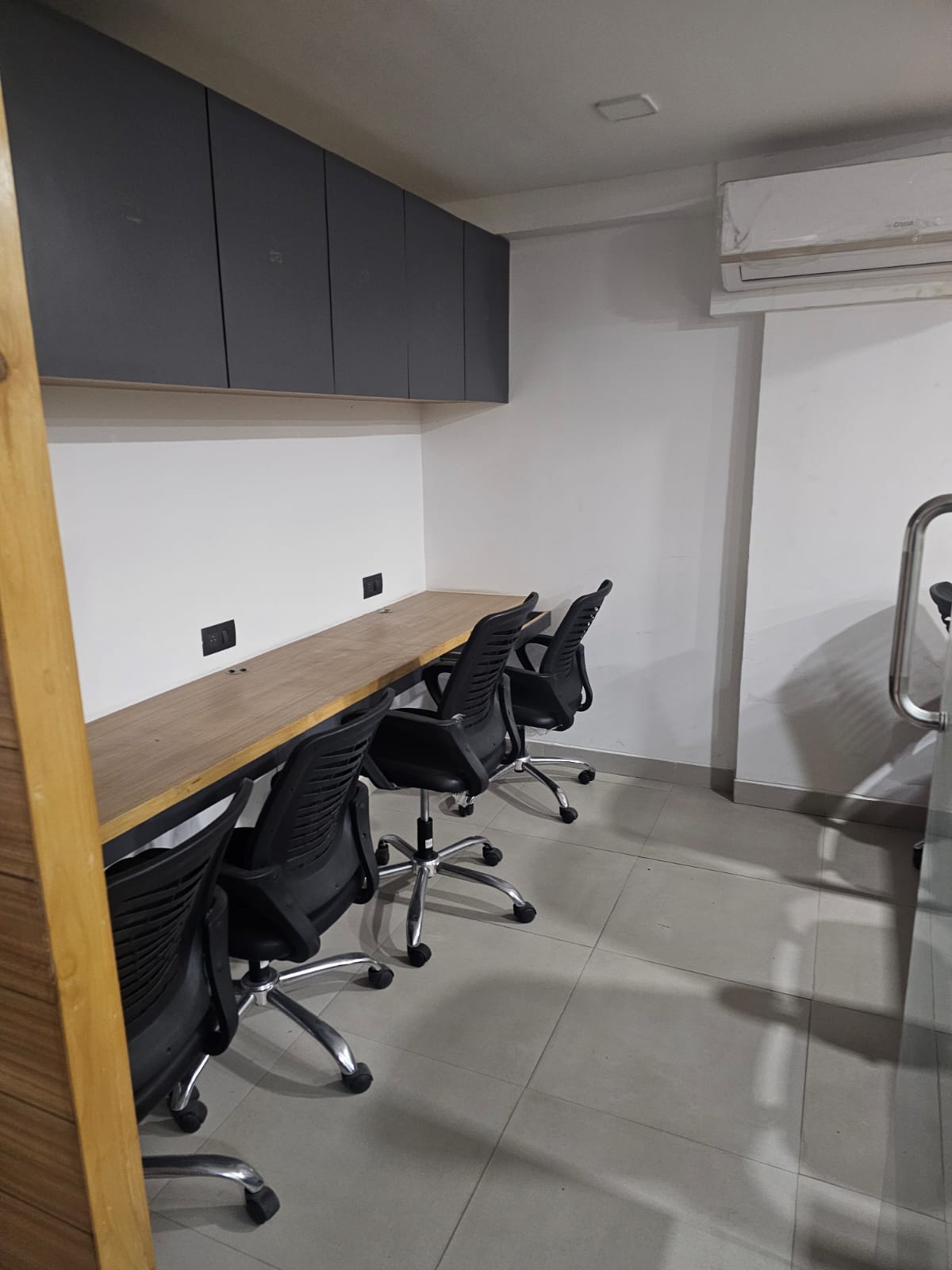 Office 1540 Sq. Ft. Commercial Office for Rent in Rajpath Rangoli Road Ahmedabad - Media 14