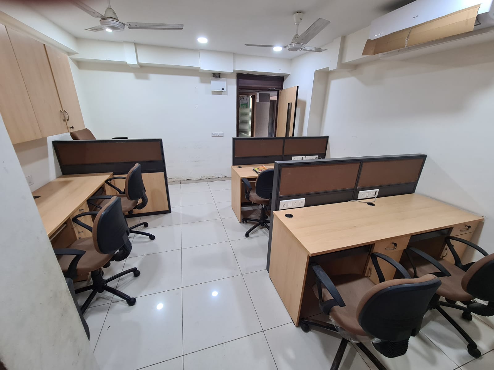 Office 585 Sq. Ft. Commercial Office for Rent in Sg Highway Ahmedabad
