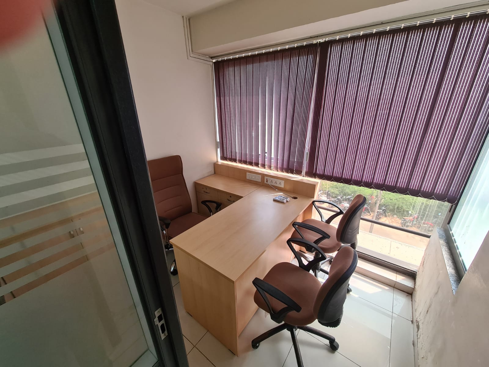Office 585 Sq. Ft. Commercial Office for Rent in Sg Highway Ahmedabad - Media 2