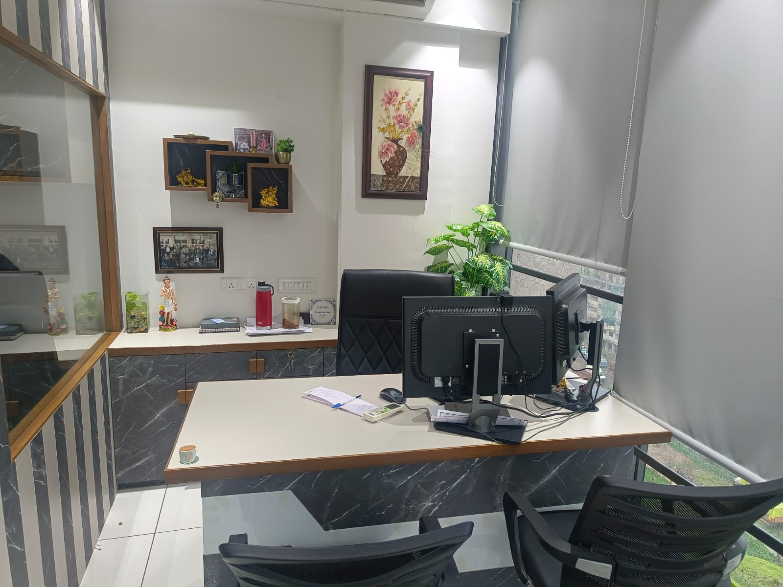 Office 680 Sq. Ft. Commercial Office for Rent in Sg Highway Ahmedabad