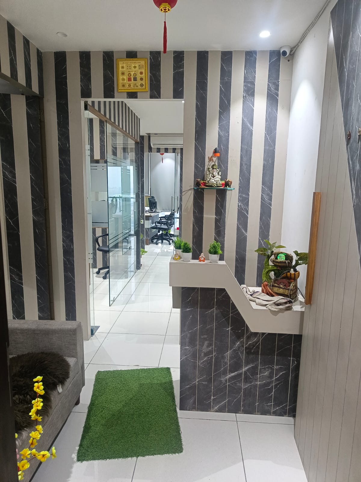 Office 680 Sq. Ft. Commercial Office for Rent in Sg Highway Ahmedabad - Media 2