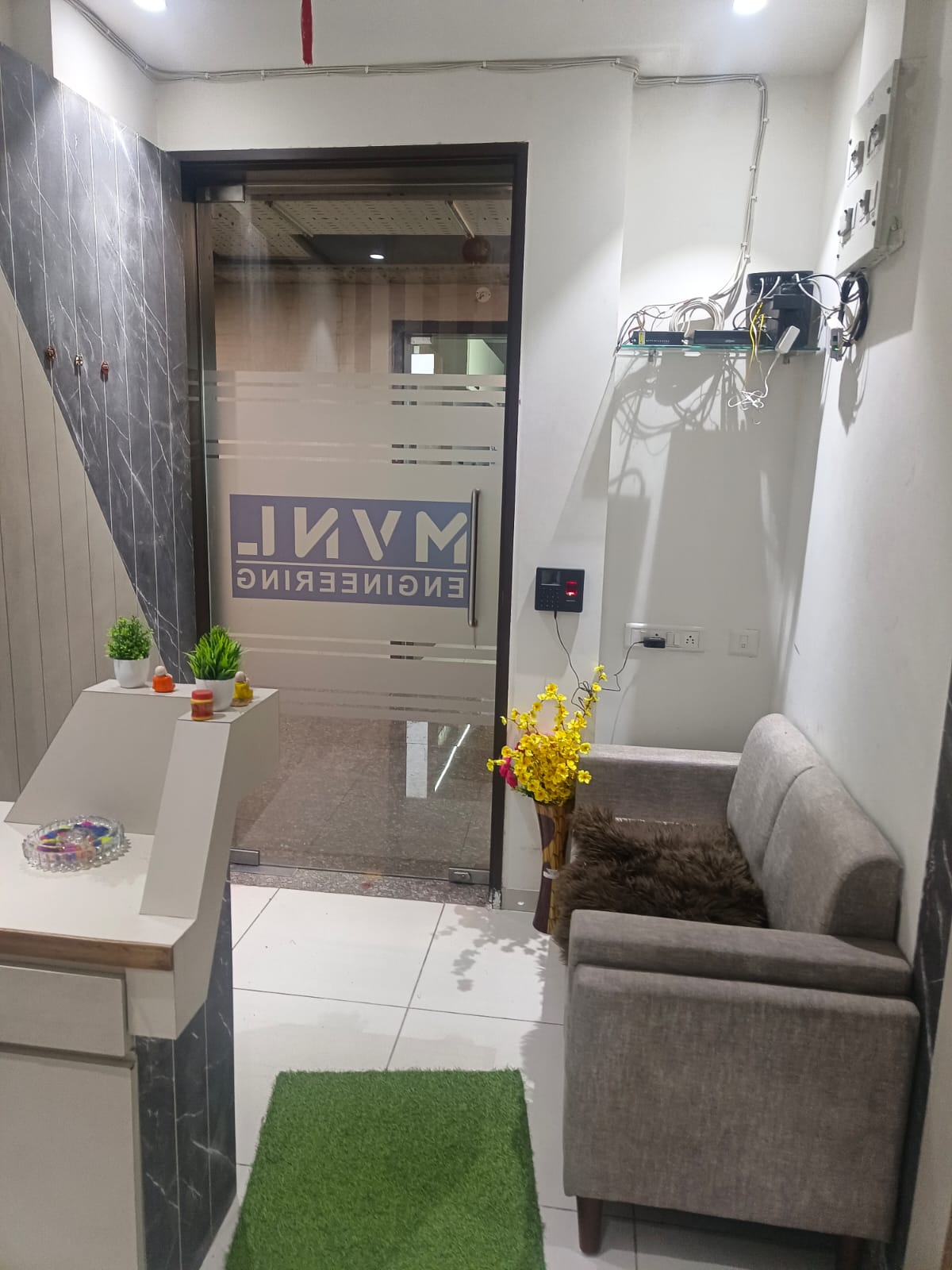 Office 680 Sq. Ft. Commercial Office for Rent in Sg Highway Ahmedabad - Media 3