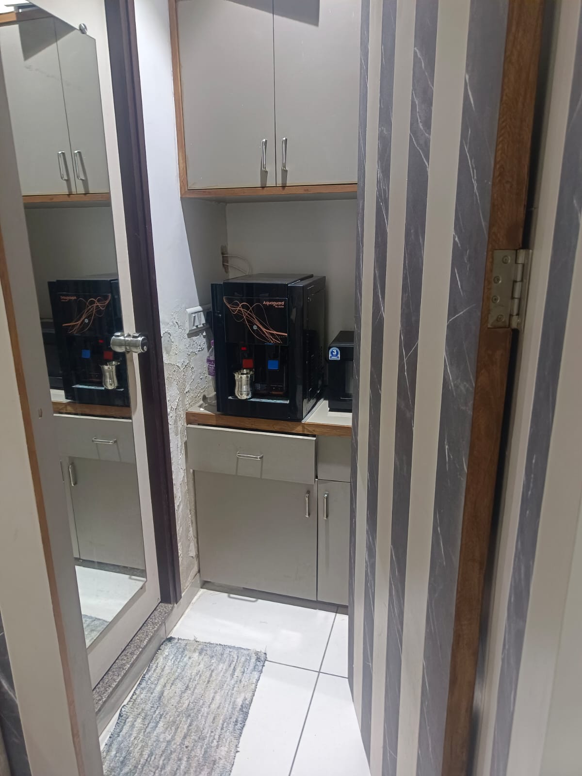 Office 680 Sq. Ft. Commercial Office for Rent in Sg Highway Ahmedabad - Media 4