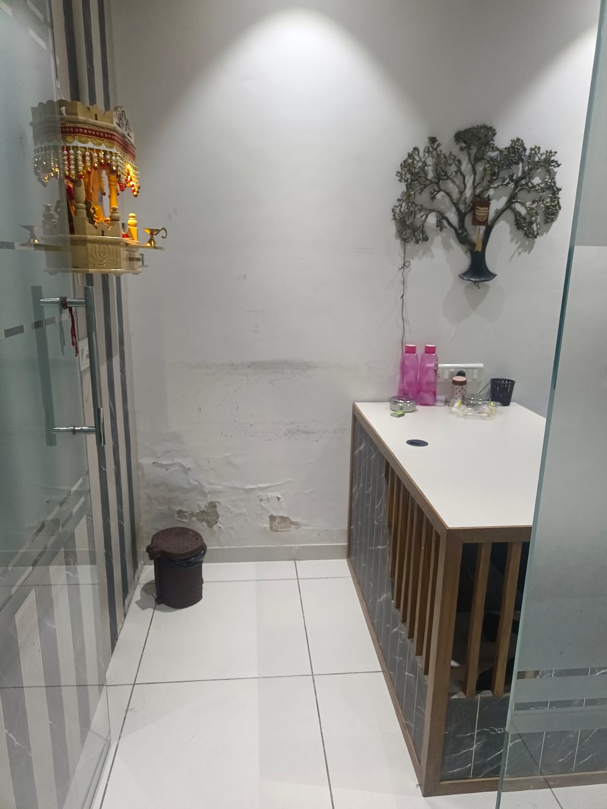 Office 680 Sq. Ft. Commercial Office for Rent in Sg Highway Ahmedabad - Media 6