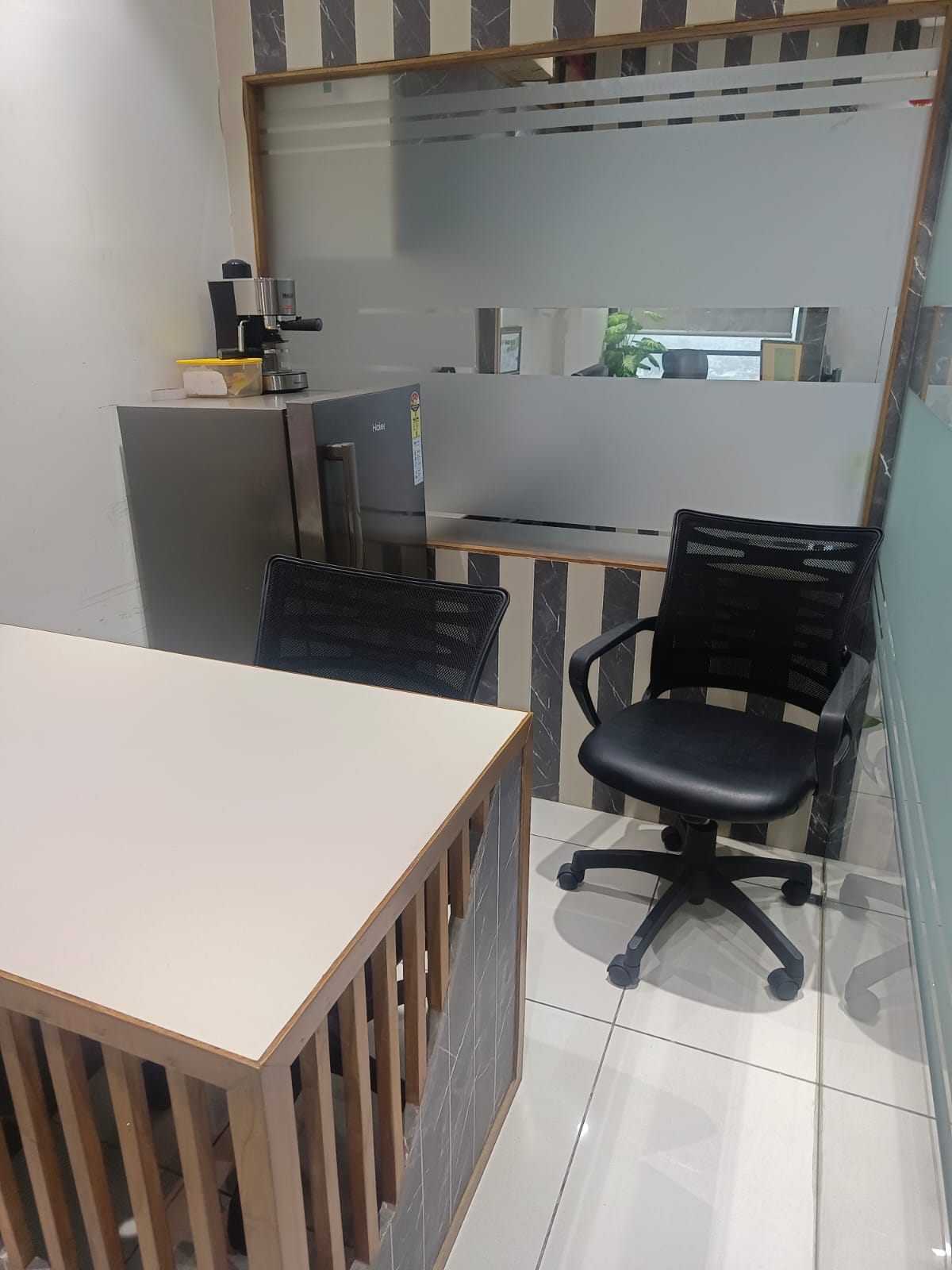 Office 680 Sq. Ft. Commercial Office for Rent in Sg Highway Ahmedabad - Media 7