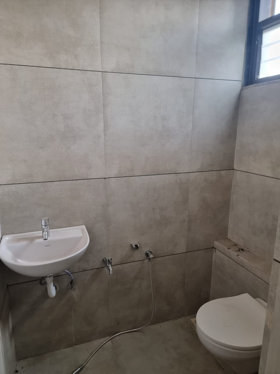 Office 3100 Sq. Ft. Commercial Office for Rent in Sg Highway Ahmedabad - Media 2