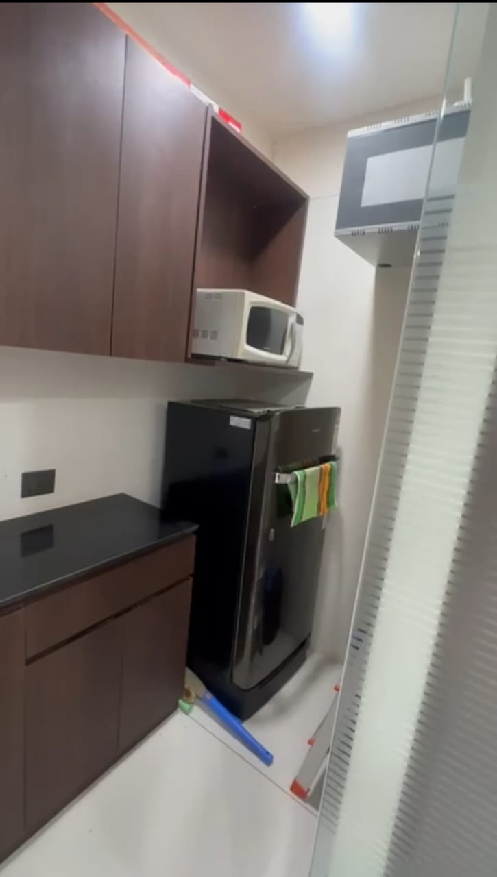 Office 1186 Sq. Ft. Commercial Office for Rent in Sg Highway Ahmedabad - Media 5