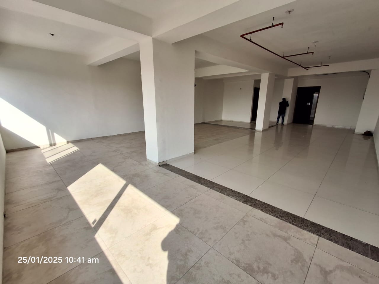 Office 2000 Sq. Ft. Commercial Office for Rent in Jagatpur Ahmedabad