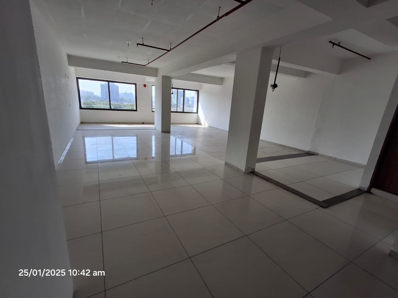 Office 2000 Sq. Ft. Commercial Office for Rent in Jagatpur Ahmedabad - Media 2