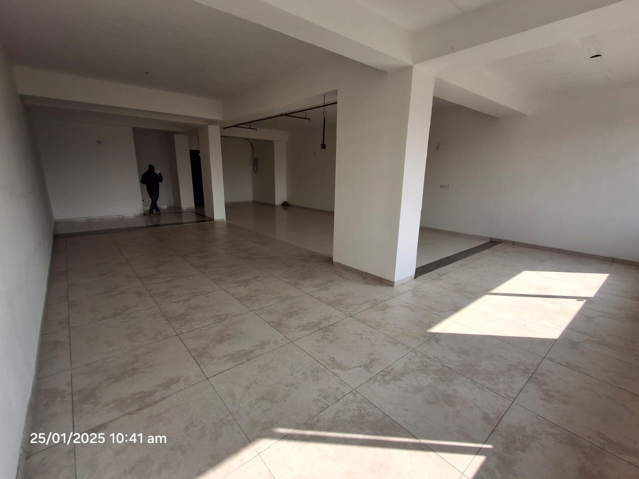 Office 2000 Sq. Ft. Commercial Office for Rent in Jagatpur Ahmedabad - Media 3