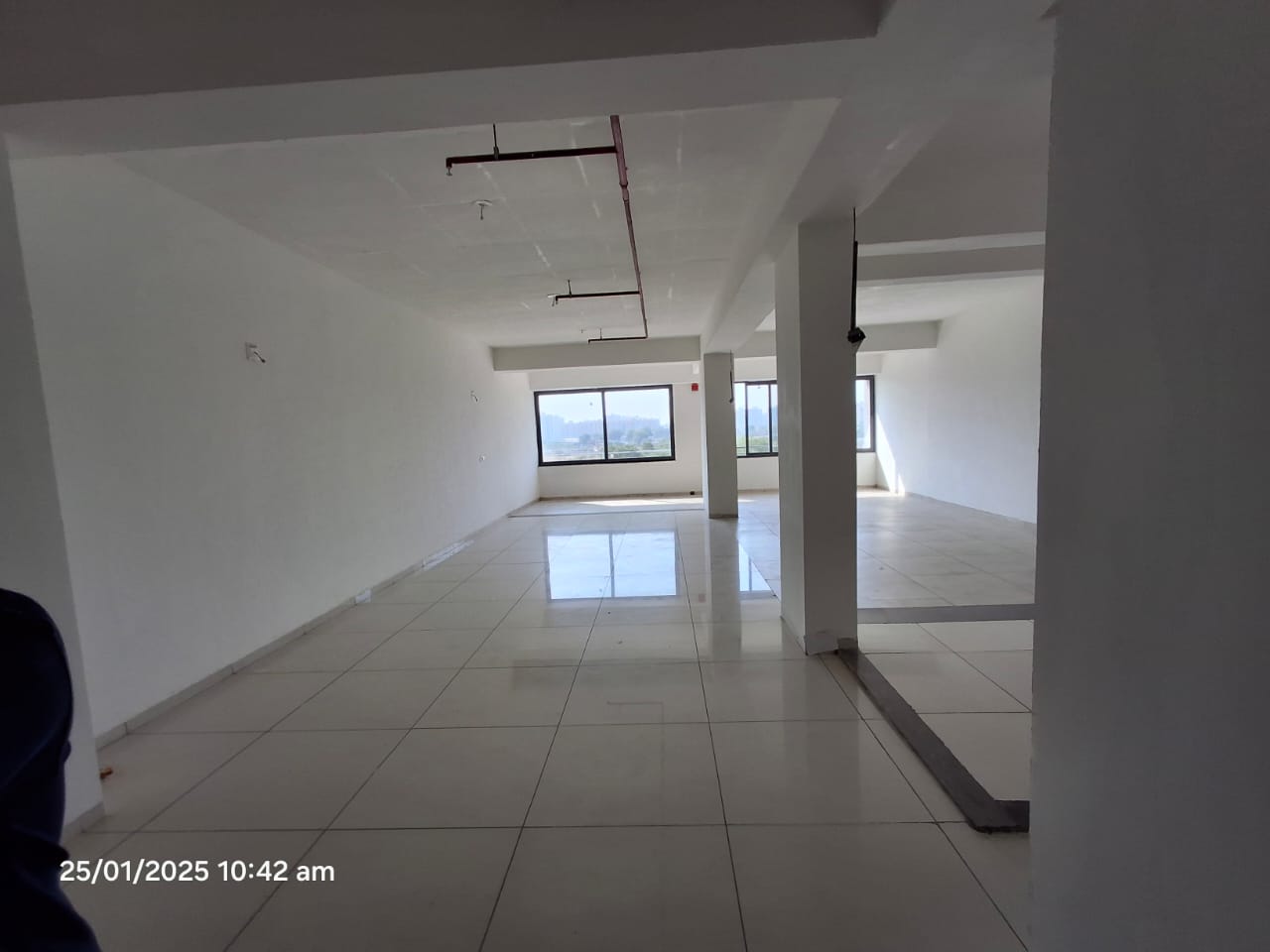 Office 2000 Sq. Ft. Commercial Office for Rent in Jagatpur Ahmedabad - Media 4