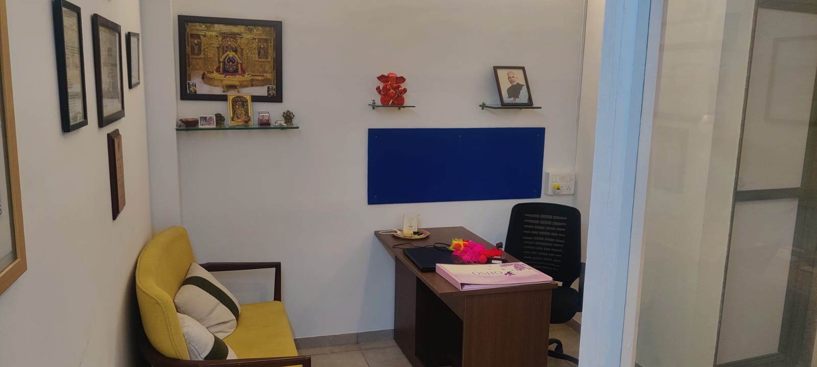 Office 660 Sq. Ft. Commercial Office for Rent in Ambawadi Ahmedabad - Media 2