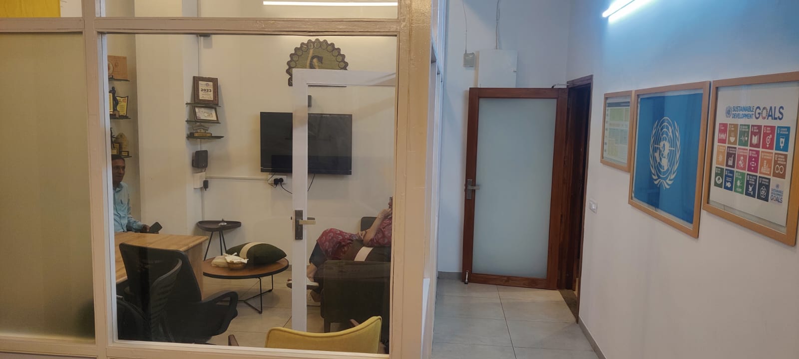 Office 660 Sq. Ft. Commercial Office for Rent in Ambawadi Ahmedabad - Media 3
