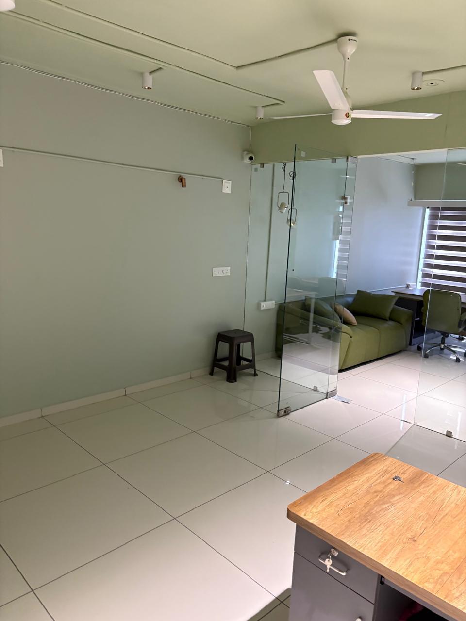 Office 875 Sq. Ft. Commercial Office for Rent in Jagatpur Ahmedabad - Media 9