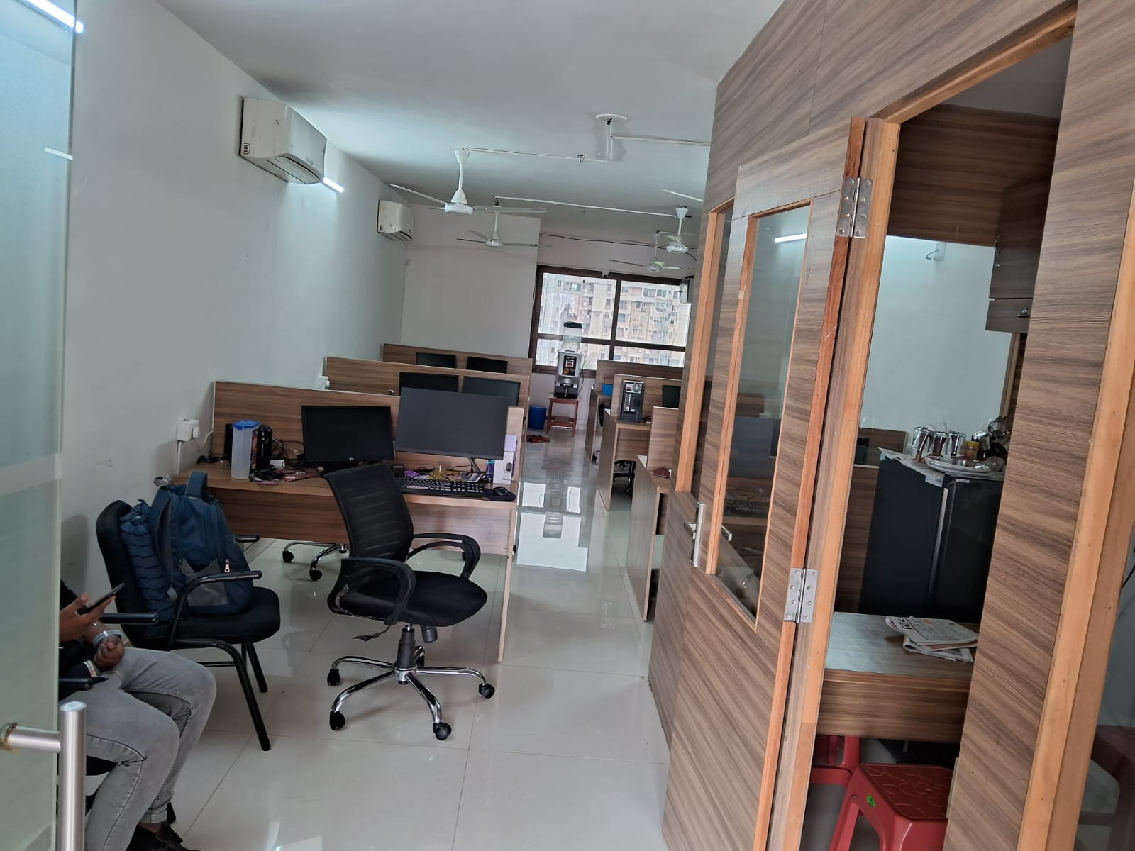 Office 939 Sq. Ft. Commercial Office for Rent in Satellite Ahmedabad